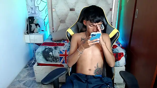Snapshot of yiisu_ chatting on 10.06.25 yiisu  online show from 10.06.25