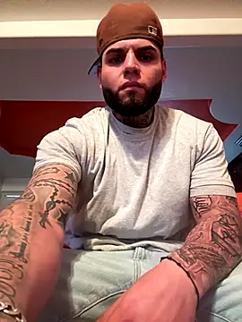 Snapshot of crazybarber69 chatting on 12.04.25 crazybarber69 online show from 12.04.25