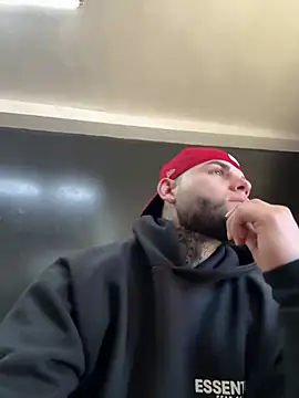 Snapshot of crazybarber69 chatting on 01.08.26 crazybarber69 online show from 01.08.26