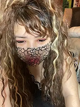 Snapshot of xoxLILxMELOxox chatting on 10.06.25 xoxLILxMELOxox online show from 10.06.25