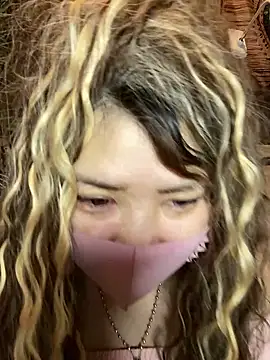 Snapshot of xoxLILxMELOxox chatting on 11.02.25 xoxLILxMELOxox online show from 11.02.25