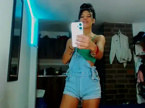 Snapshot of beautiful_taty chatting on 10.03.25 beautiful taty online show from 10.03.25