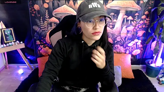 LunaBunny8 online show from 11.06.25