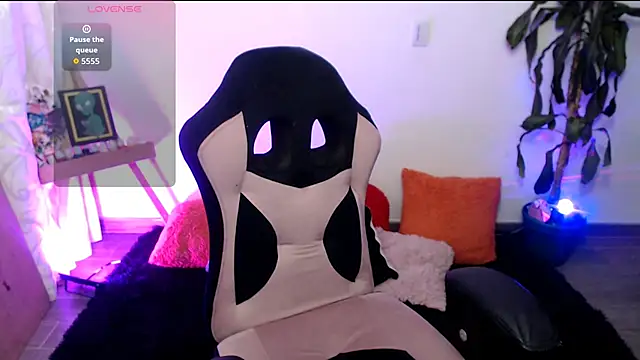 LunaBunny8 online show from 11.13.25