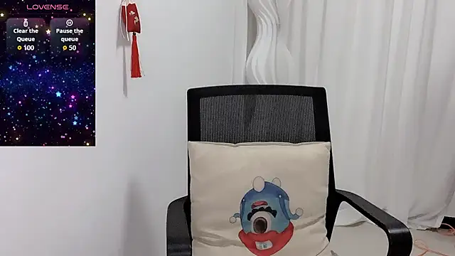 Snapshot of JackieBell chatting on 10.24.25 JackieBell online show from 10.24.25