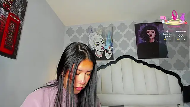 SarahMiler  online show from 11.04.25