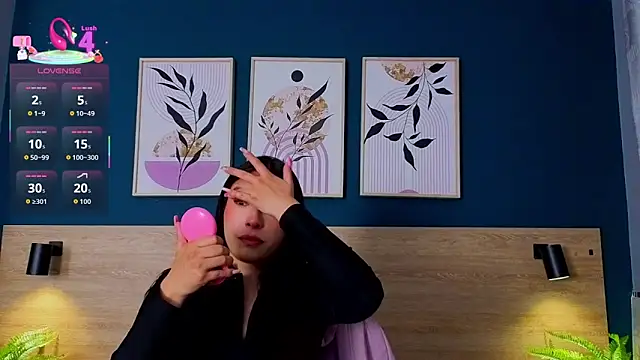 SarahMiler  online show from 12.03.25