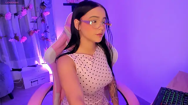 Snapshot of megara_x_ chatting on 05.15.26 megara x online show from 05.15.26