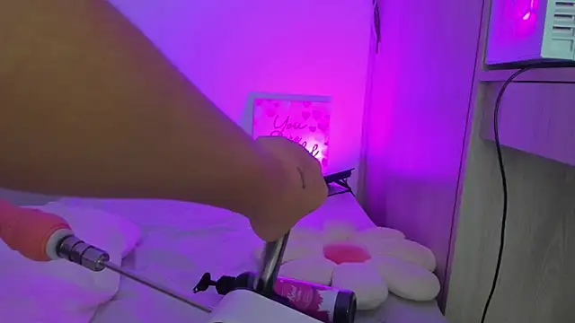 Eva cutte online show from 09.10.25