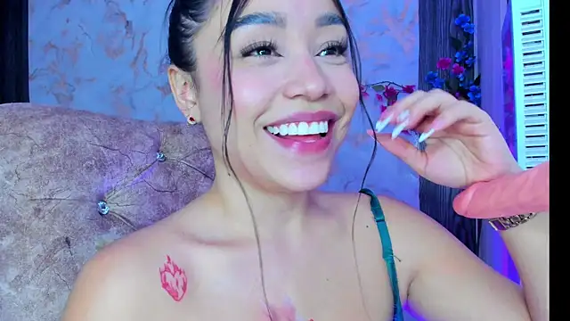 Snapshot of Eva_cutte chatting on 04.29.26 Eva cutte online show from 04.29.26