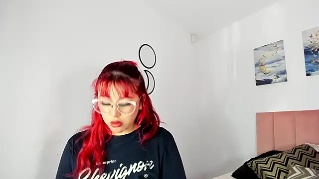 Snapshot of Maddy_Mills chatting on 04.22.26 Maddy Mills online show from 04.22.26