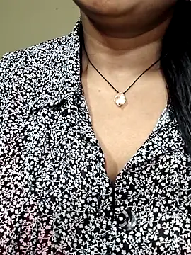 Snapshot of Hotty_Sonali chatting on 09.28.25 Hotty Sonali online show from 09.28.25