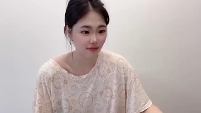 Snapshot of suki-1 chatting on 04.18.26 suki-1 online show from 04.18.26