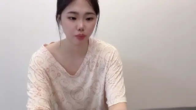 Snapshot of suki-1 chatting on 04.18.26 suki-1 online show from 04.18.26