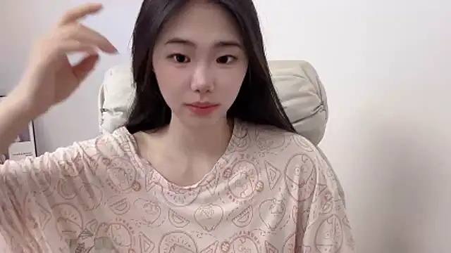 Snapshot of suki-1 chatting on 04.24.26 suki-1 online show from 04.24.26