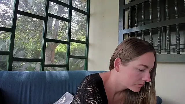 Angiehuston1 online show from 10.04.25