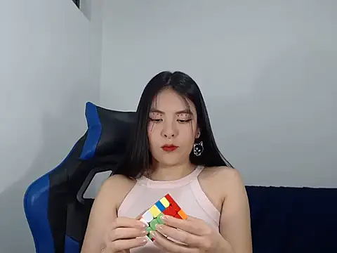 EloiseJun online show from 10.26.25