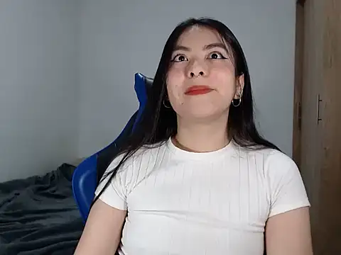 EloiseJun online show from 11.23.25