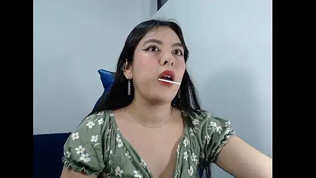 Snapshot of EloiseJun chatting on 05.12.26 EloiseJun online show from 05.12.26