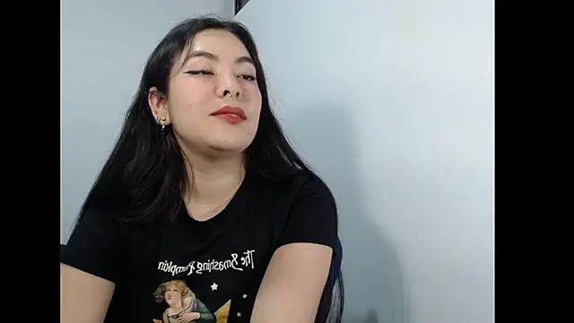 Snapshot of EloiseJun chatting on 06.19.26 EloiseJun online show from 06.19.26