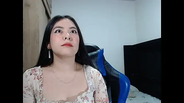 Snapshot of EloiseJun chatting on 07.19.26 EloiseJun online show from 07.19.26