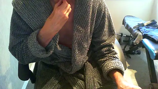 Snapshot of rogpb chatting on 10.17.25 rogpb online show from 10.17.25