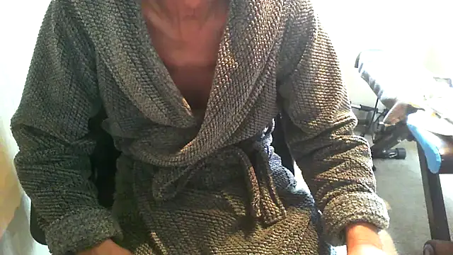 Snapshot of rogpb chatting on 10.31.25 rogpb online show from 10.31.25