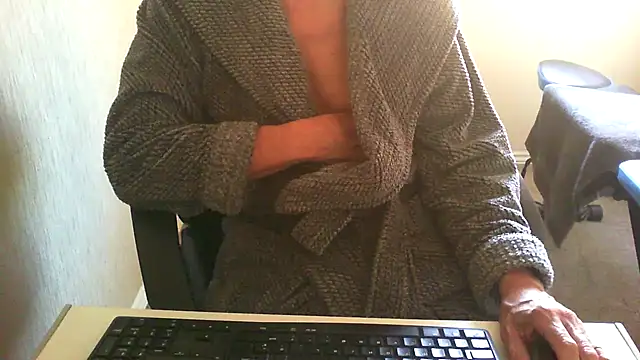 Snapshot of rogpb chatting on 04.25.26 rogpb online show from 04.25.26
