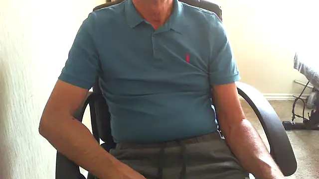 Snapshot of rogpb chatting on 06.15.26 rogpb online show from 06.15.26