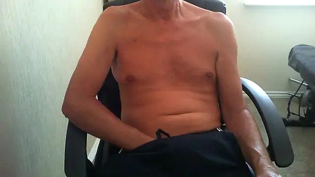 Snapshot of rogpb chatting on 06.25.26 rogpb online show from 06.25.26