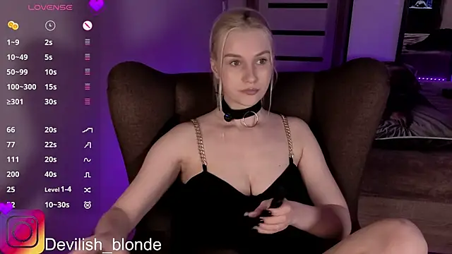 Snapshot of HitchcocianBlonde chatting on 05.22.26 HitchcocianBlonde online show from 05.22.26