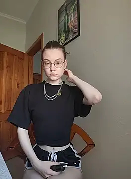 Snapshot of _arigins_ chatting on 09.30.25 arigins online show from 09.30.25