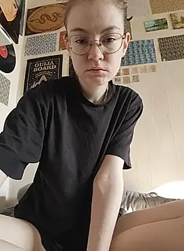 Snapshot of _arigins_ chatting on 10.03.25 arigins online show from 10.03.25