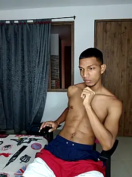 Snapshot of miguelmarcus chatting on 09.18.25 miguelmarcus online show from 09.18.25