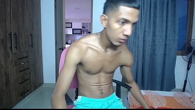 Snapshot of miguelmarcus chatting on 10.11.25 miguelmarcus online show from 10.11.25