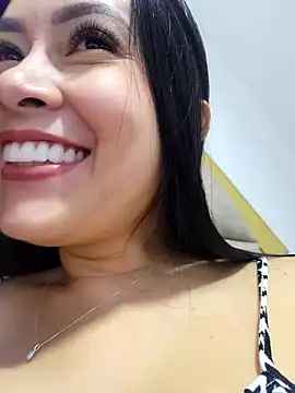 CrisMarulanda online show from 11.29.25