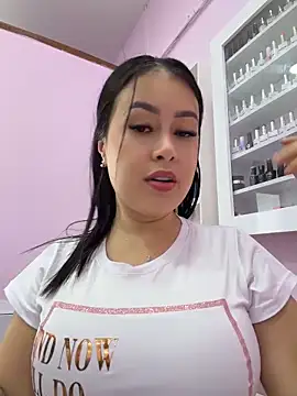 Snapshot of CrisMarulanda chatting on 05.13.26 CrisMarulanda online show from 05.13.26
