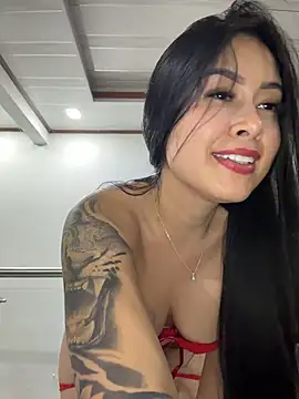 Snapshot of CrisMarulanda chatting on 06.21.26 CrisMarulanda online show from 06.21.26