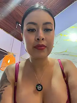 Snapshot of CrisMarulanda chatting on 07.13.26 CrisMarulanda online show from 07.13.26