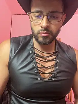 Snapshot of magnumchris chatting on 04.21.26 magnumchris online show from 04.21.26