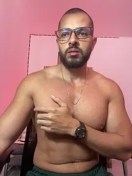 Snapshot of magnumchris chatting on 05.16.26 magnumchris online show from 05.16.26