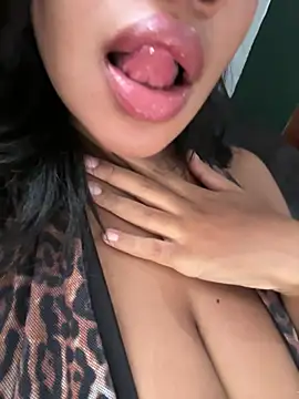 hillarymoreninha online show from 04.19.26