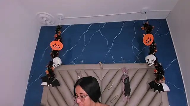 Ibbie drastic online show from 10.31.25