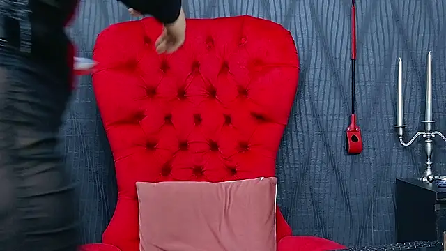 Snapshot of MistressDora chatting on 05.06.26 MistressDora online show from 05.06.26