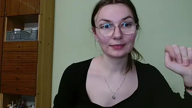 LooveELLYx online show from 02.04.25
