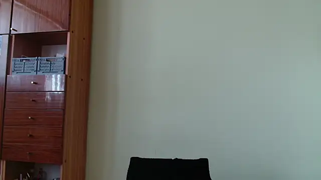 LooveELLYx online show from 02.14.25