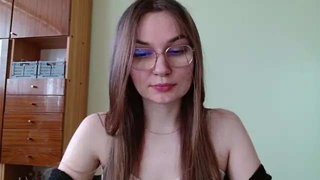 LooveELLYx online show from 02.28.25
