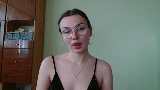 LooveELLYx online show from 10.06.25