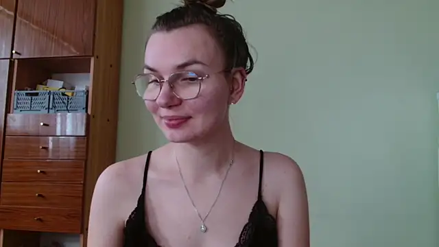 LooveELLYx online show from 10.07.25