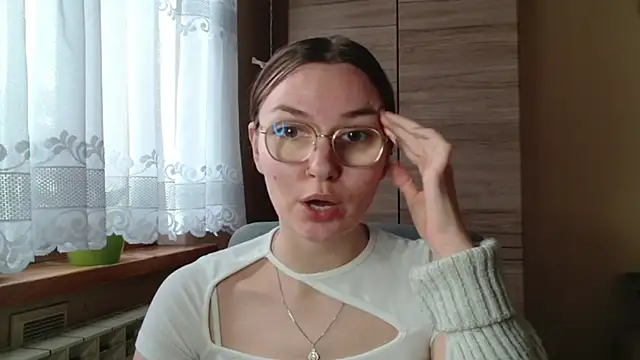 LooveELLYx online show from 10.27.25